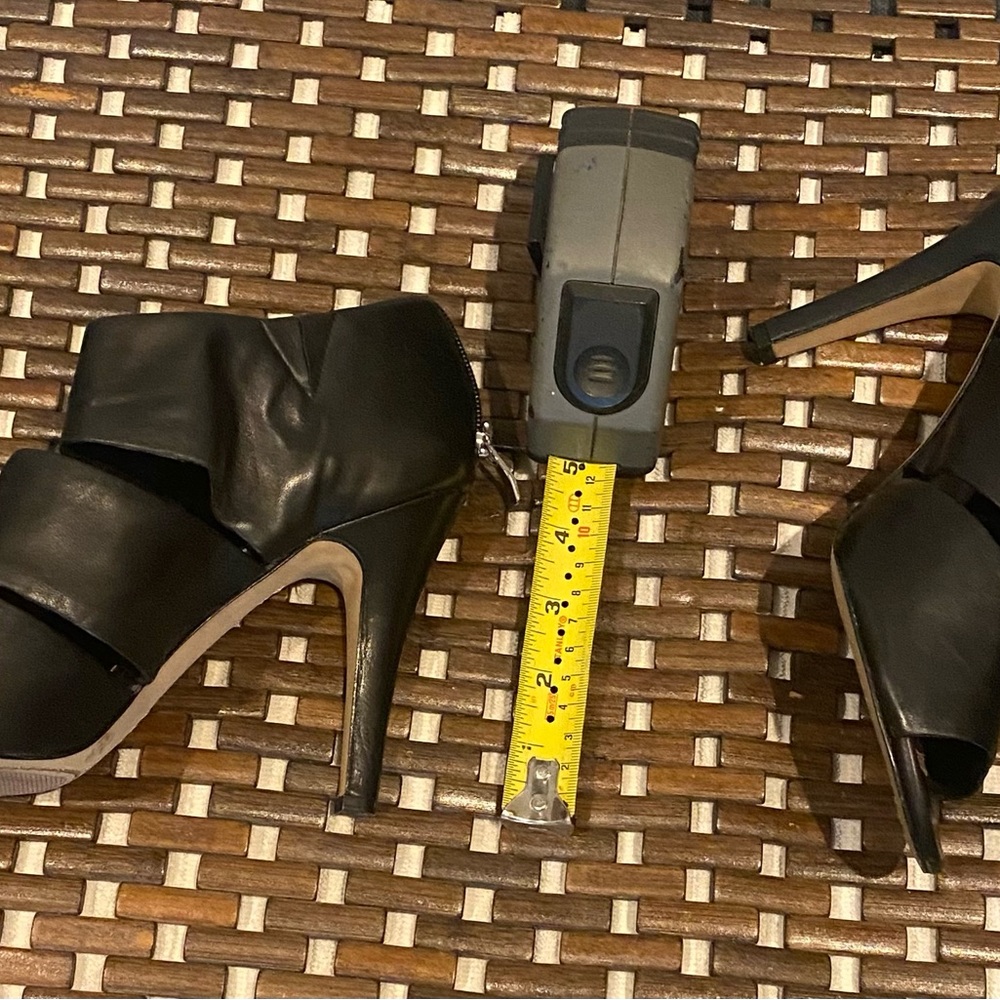 Vince Camuto 5” Ladies Dress Sandals - Picture 2 of 3